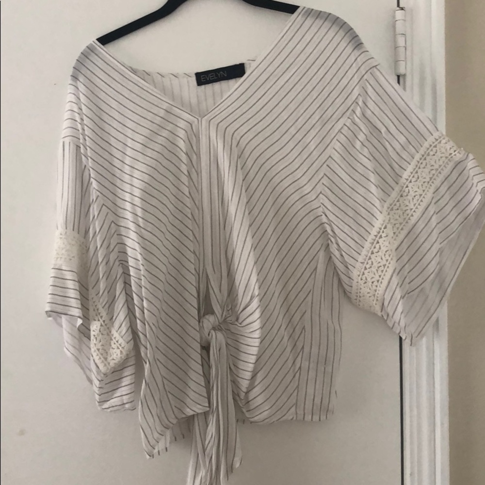 Front tie stripe blouse
